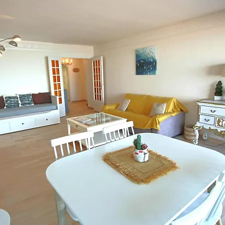 Seaside Apartment *